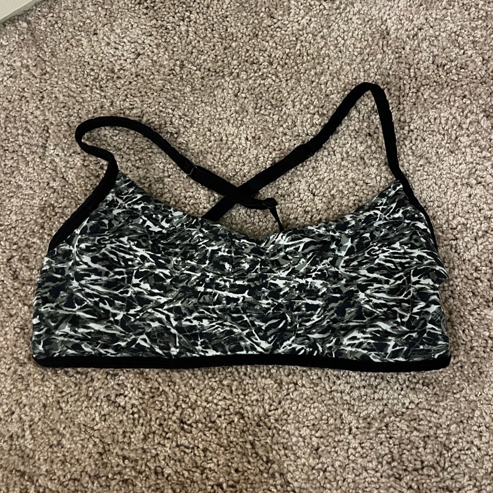 Lululemon light support sports bra Size 4